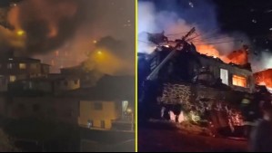 Incendio dejó cinco viviendas destruidas en el Cerro Larraín de Valparaíso