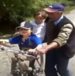 Sergio Areyuna, popular abuelo que se hizo conocido por ser protagonista del icónico viral chileno Mira pa\\\' delante po, awe... Cristian falleció. Todos los detalles en esta nota.