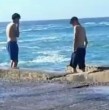 Mira el video que el menor desaparecido en Valparaíso le envió a su padre momentos antes de tirarse un piquero en la Playa Las Torpederas de Valparaíso, tras lo cual se le perdió el rastro.