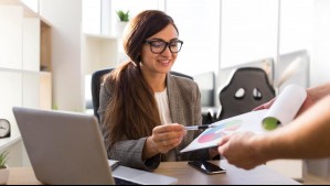 Hay sueldos de hasta $6,3 millones: Estos cargos en el Estado no piden experiencia laboral