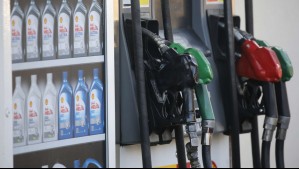 Fuerte alza en bencina y baja la parafina: Revisa las variaciones en los precios de los combustibles para este jueves