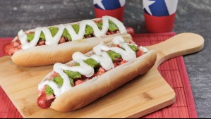 Cadena de completos sortea un mes de productos gratis y un 'objeto histórico': ¿Cómo participar?