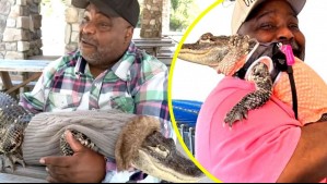 Tiene hasta ropita: Supermercado niega la entrada a hombre con caimán mascota, que asegura que es un 'animal de apoyo emocional'