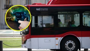 Carabinero baleó y dio muerte a hombre que intentó asaltarlo en bus en Santiago: Iba con su familia y usó su arma personal