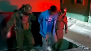 Carabinero que fue atacado con un ladrillo en Las Condes: ¿Qué sanciones arriesga el detenido?