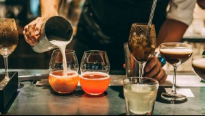 El mejor bar del mundo llega a Chile con su coctelería: ¿Dónde estará y cuándo probar sus tragos de autor?