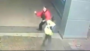 Video muestra ataque con arma blanca a guardia en supermercado de Valdivia: Agresor registra 35 detenciones por otros delitos