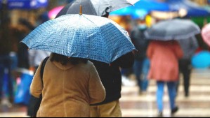 Este viernes llueve en Santiago: ¿A qué hora del día comienzan las precipitaciones y por cuánto se extenderán?