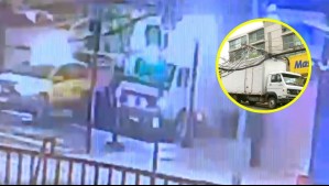 Video muestra momento exacto en que camión arrasa con cables y poste de luz en Providencia
