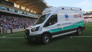 Fueron sacados en ambulancia: 'Pato' Toledo se desploma en el Claro Arena y jugadores de La Serena protagonizan fuerte choque