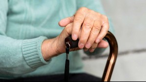 Recibió llamado de falso hijo y le entregó más de $200 millones: Realizan 'cuento del tío' a adulta mayor de 85 años en Concepción