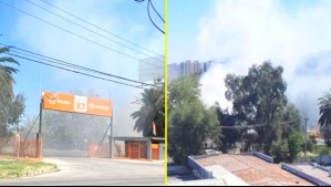 Amago de incendio en supermercado de Estación Central: Bomberos trabaja en controlar la emergencia