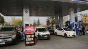 Sube la bencina este jueves: Revisa los descuentos en combustible y cómo ahorrar hasta $300 por litro