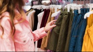 Tienda ofrece ropa desde los $1.000 por cierre: 'Tenemos productos realmente a precios increíbles'