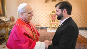 Presidente Boric se reúne con el papa León XIV en el Vaticano y lo invita a Chile