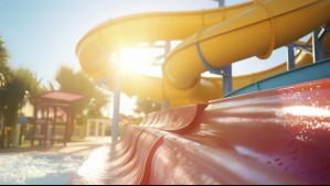 Sernac denuncia a famoso parque de diversiones por accidente en atracción acuática: Arriesga millonaria multa