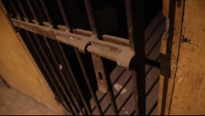 Hombre está en riesgo vital tras ser golpeado por otro detenido en calabozo de comisaría