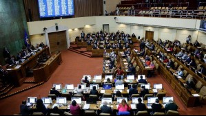 ¿Qué te parece la medida?: Despachan a Sala proyecto que limita acceso de migrantes irregulares a beneficios estatales