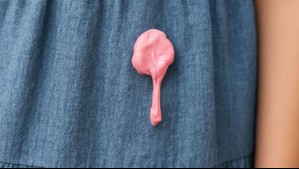 El truco más sencillo y seguro para eliminar un chicle pegado a tu ropa