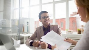 Más de 15 empresas ofrecerán puestos de trabajo en Santiago: Así puedes postular a la Feria Laboral 'Voy por Más'