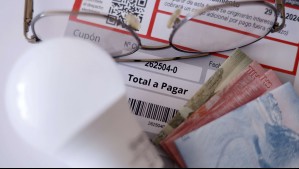 Cobros excesivos en cuentas de luz: ¿Es posible adelantar la devolución a las familias?