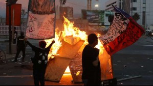 Aniversario del 18-O: Manifestación en Plaza Italia provocó desvíos de tránsito en el centro de Santiago