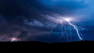 Inestabilidad atmosférica dará paso a tormentas eléctricas en tres regiones de Chile: Conoce cuándo y dónde