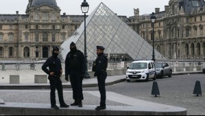 Roban joyas 'de valor inestimable' en el Louvre: Usaron una grúa y se demoraron 7 minutos