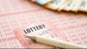 Hombre gana 47 millones de pesos en la lotería usando las fechas de cumpleaños de sus nietos