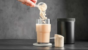 Detectan altos niveles de plomo y otros contaminantes en proteínas en polvo y suplementos en batidos