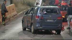 Auto cayó a paso bajo nivel en San Joaquín tras colisionar con otro vehículo