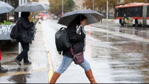 Drástica baja de temperaturas se registrará el jueves en la Región Metropolitana: Máxima será de solo 19°C