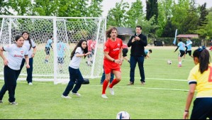 Carles Puyol visita Chile junto a Scotiabank y anuncia la construcción de una nueva cancha de fútbol en Huechuraba