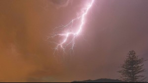 Por inestabilidad atmosférica: Meteorología emite aviso de probables tormentas eléctricas en 2 regiones de la zona sur