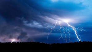 Con precipitaciones aisladas: Estas son las comunas de la Región Metropolitana que tendrían tormentas eléctricas este viernes
