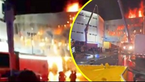 Incendio afecta galpones de Zofri en Iquique: Bomberos declaró segunda alarma