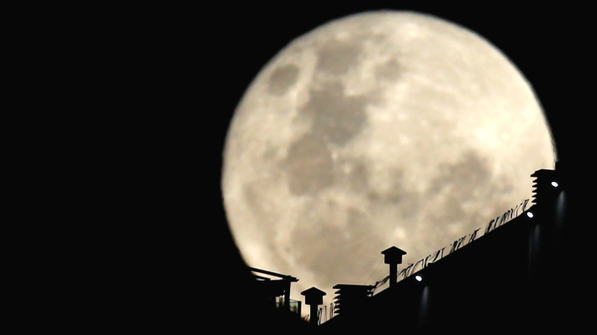 Se viene una nueva superluna: ¿Cuándo se podrá ver desde Chile?