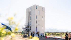 Fue terminado en 40 días: Así es el edificio que podría albergar viviendas sociales de 63 metros cuadrados
