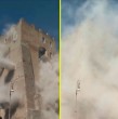 Un registro muestra el derrumbe sufrido por un edificio medieval ubicado en el sector del Coliseo, en Roma, Italia. Debido a lo ocurrido, un trabajador perdió la vida.