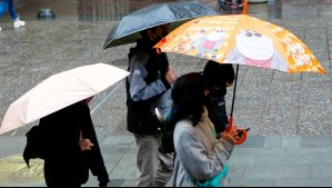 Incluye a la Metropolitana: Diez regiones del país están bajo aviso por posibles tormentas eléctricas