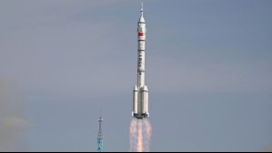 Astronautas quedan atrapados en el espacio: Objeto desconocido dañó su nave