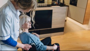 Descuentos en farmacias, gas y psicoterapia para personas cuidadoras: Así es como lo puedes recibir