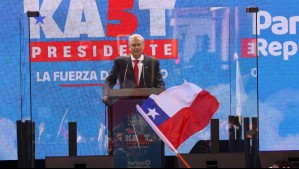 José Antonio Kast vuelve a utilizar vidrio antibalas en su cierre de campaña en Concepción