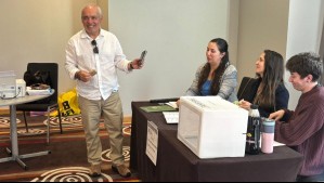 Arrancaron las elecciones 2025: Primer chileno en votar en todo el mundo ya emitió su sufragio en Nueva Zelanda