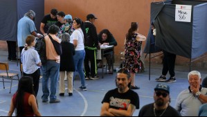 'Se cayó y se pegó en la cara': Hombre se desmaya en local de votación en Maipú
