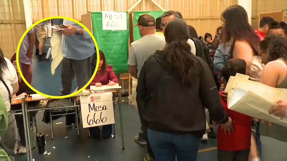 Les pasaron el voto antes: Mesa entrega papeletas a personas que están en la fila en local de Valparaíso