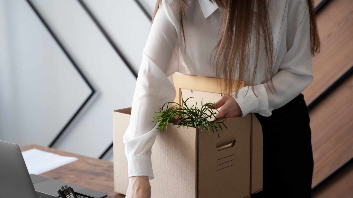 Lo despidieron y descontaron aporte del empleador a seguro de cesantía: Ordenan devolución del dinero por despido injustificado