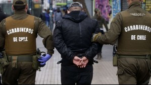 'Habían hecho un forado': Ladrón es sorprendido trepando el techo de fábrica textil en Santiago