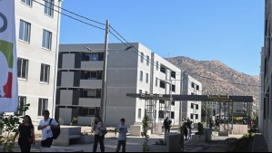 Con ventanas termopanel y mejoras térmicas: Así son las viviendas que entregó el Minvu en Huechuraba