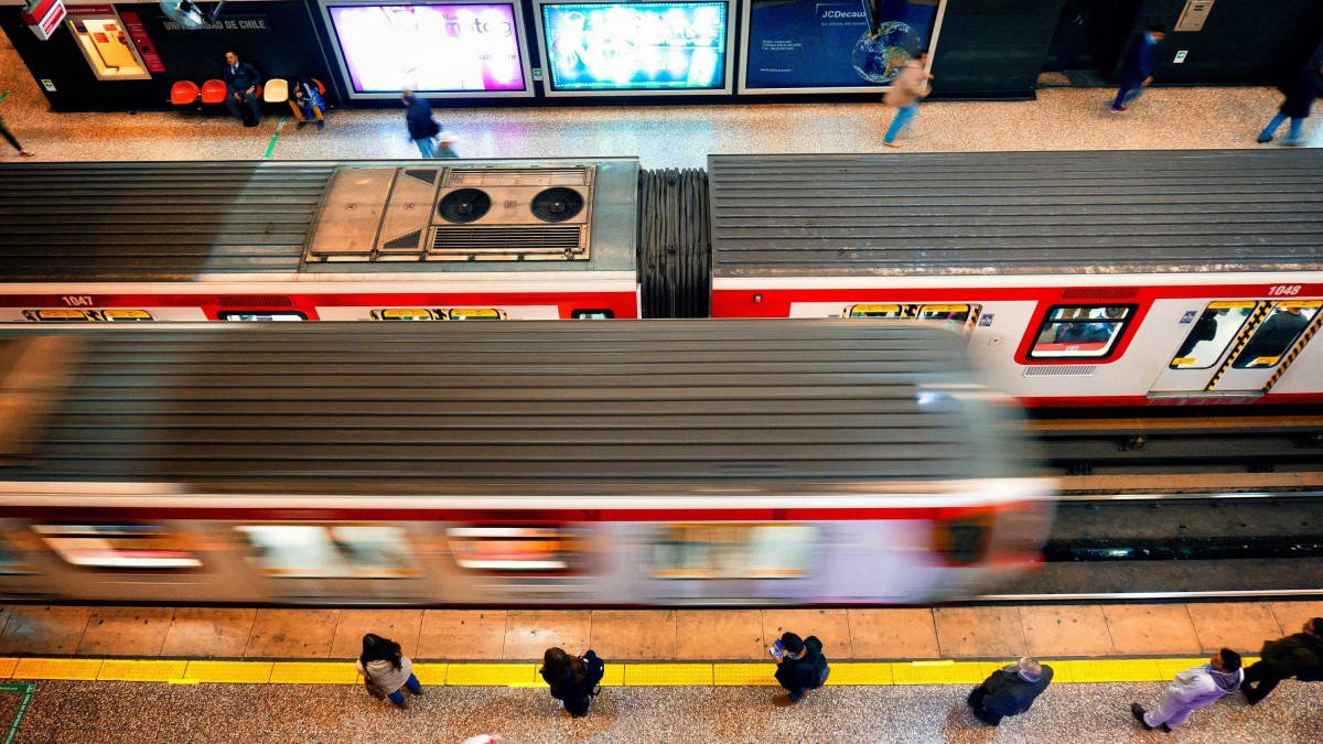 Metro de Santiago suspende servicio en 7 estaciones de la Línea 1: Revisa el estado de la red